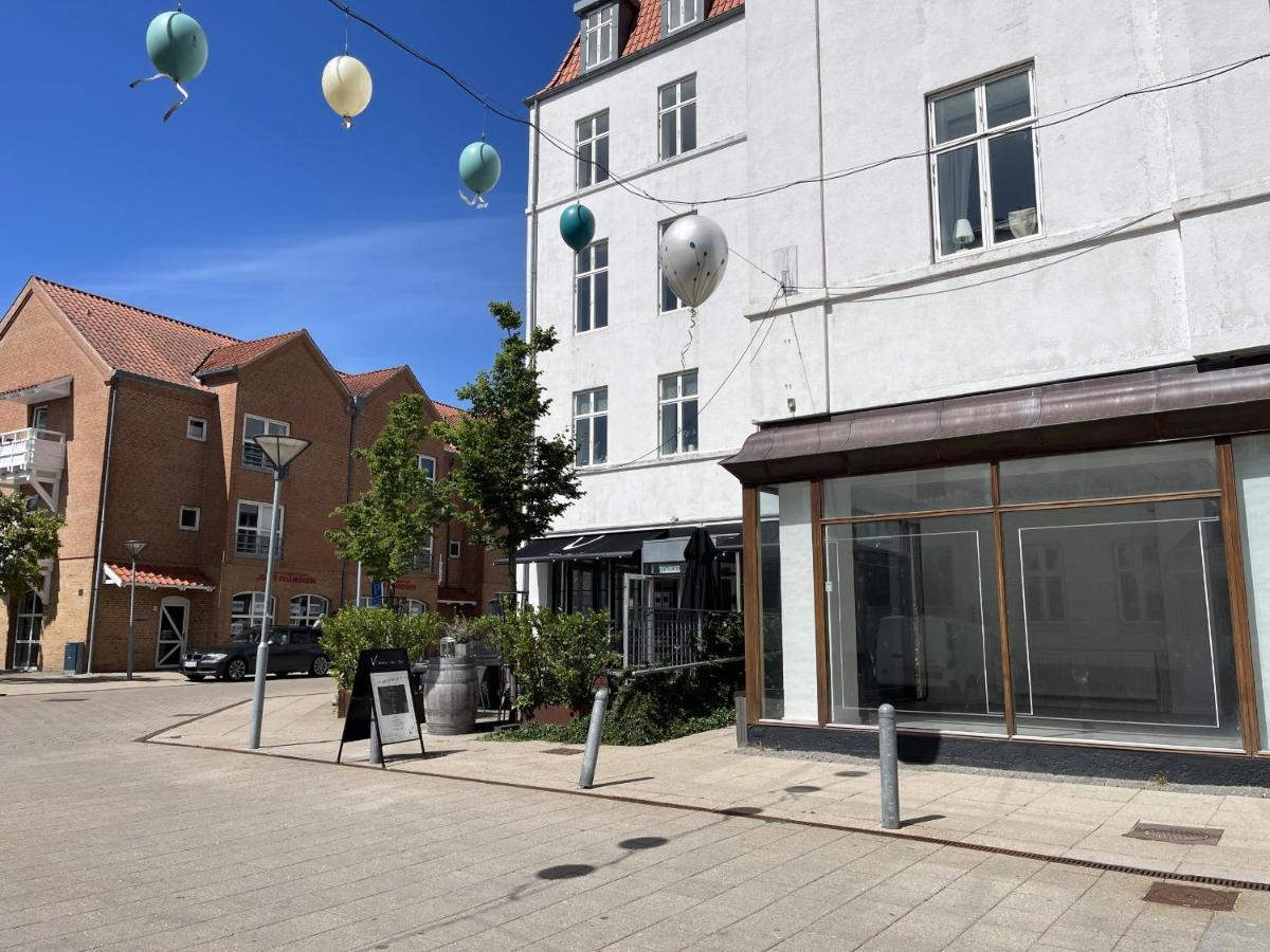 Aday - Blue Light Suite Apartment In The Center Of Hjorring Exterior photo